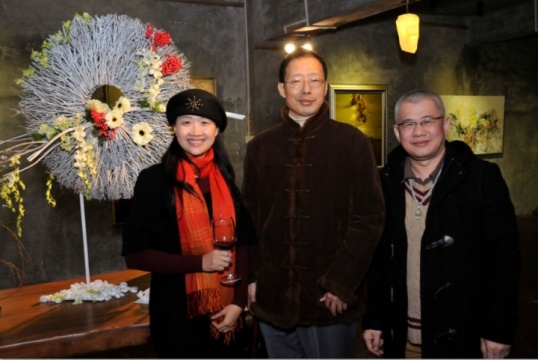 廣州ART64空間：藝術(shù)家、空間主持李偉廣（最右）與友人合影
