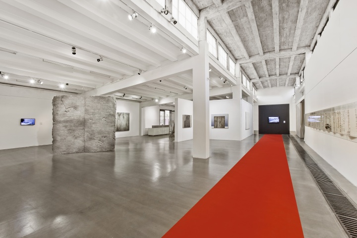 2013年4月“廢墟之殤——應(yīng)天齊威尼斯雙年展歸來”展覽現(xiàn)場
