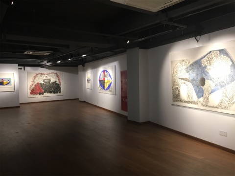 展廳中的紙本作品
