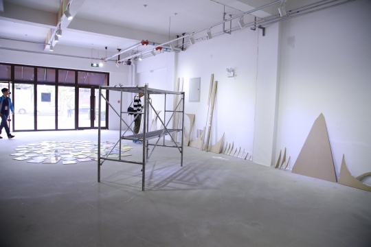 展廳空間呈帶狀分布，數(shù)十個展廳構(gòu)成