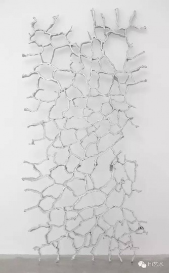 周文斗 《無題（河床 No.1）》240 x 120 x 4 cm 鋁 2015
