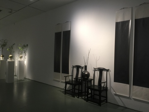 孟柏伸作品中，條屏中隱藏著新君子四愛(ài)
