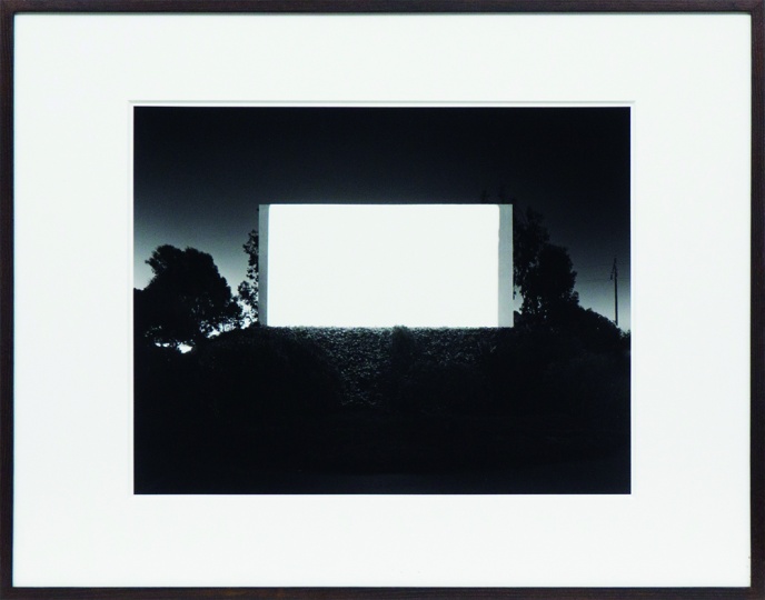 杉本博司《South Bay Drive-In,San Diego》銀鹽照片  65.5x83.2cm（帶框） 1993   加傭金14.49萬元 創(chuàng)姐夫拍攝影作品最高價(jià)
