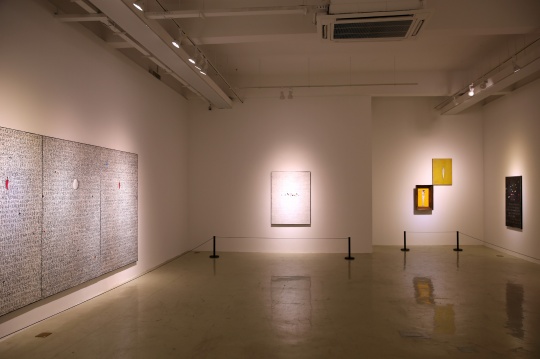 單色突出作品的平面性
