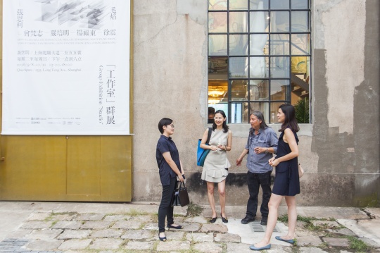 喬空間外收藏家王津元、參展藝術(shù)家嚴(yán)培明、香港貝浩登畫廊Joye
