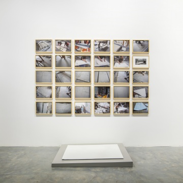劉建華 《白紙》 120×90×0.5cm 瓷 2012-2016
