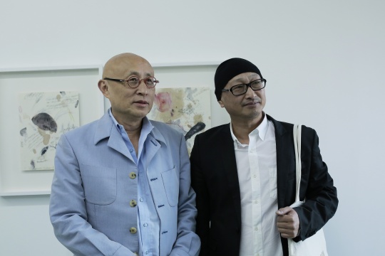 策展人俞可（左）馮博一（右）
