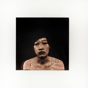 《石頭上的肖像 1》 2012，膠片，綜合材料，15×15 cm
