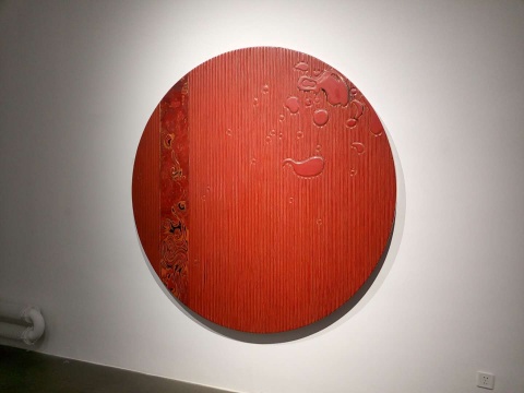 《品朱》 200×200cm 木板大漆 2008
《品朱》 200×200cm 木板大漆 2008