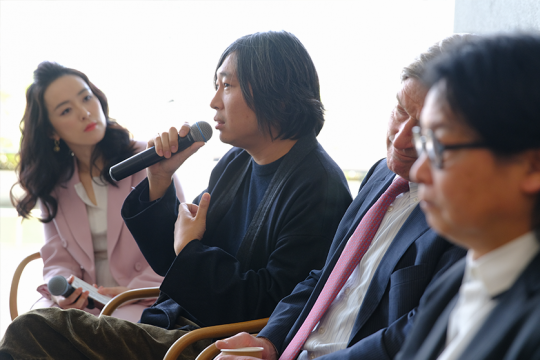 雕塑家鄭路先生發(fā)言
