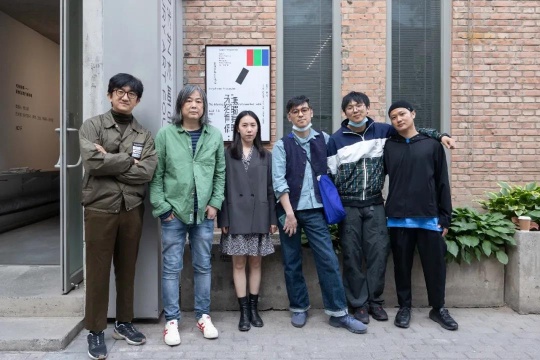 左起：策展人楊北辰，藝術(shù)家楊福東、陳丹笛子、李然、王旭、尉洪磊
