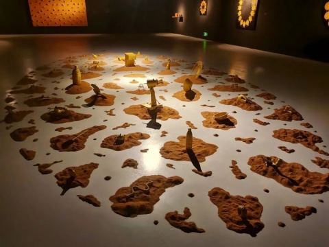 萬物生輝，“世間·溫度·光輝” 唐國志個(gè)展開幕