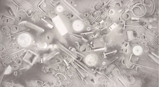 郎水龍《塵埃之光 A16 No.1》，畫布、塵埃，218x395 cm，2016