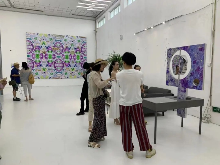 周穎與王墑在工作室
