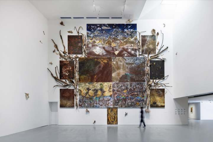 2024年11月22日，劉商英最新個展“繪畫與游蕩”
在北京星地藝術(shù)中心隆重開幕，
由法國策展人奧利維耶·卡佩蘭（Olivier Kaeppelin）擔綱策劃。
藝術(shù)家從2016年至今的各階段代表作
與開闊的空間形成松弛有度的節(jié)奏呼應(yīng)。
同期還展出了劉商英最新剪輯完成的長片《迷途》。

 
