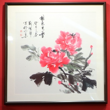 靳耀華，《國色天香》，2013，紙本設(shè)色，90 × 90 cm，朝陽區(qū)圖書館藏
