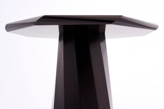 華雍，旋轉(zhuǎn)高桌，紫光檀，600 x 600 x 700mm，2025
