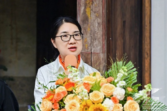 著名策展人、美術(shù)批評家鄭娜博士致開幕詞