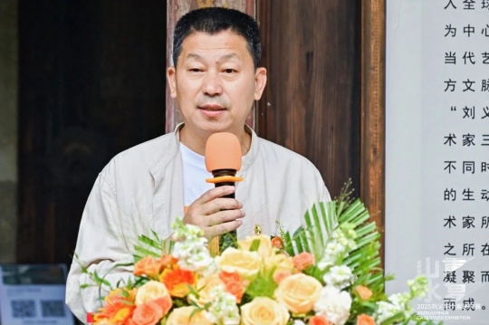 十三厝當(dāng)代藝術(shù)館藝術(shù)顧問、著名漆藝藝術(shù)家沈克龍發(fā)言
