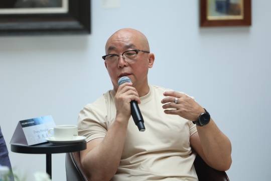 盛鑫煜藝術(shù)創(chuàng)始人、國(guó)際策展人 張鴻賓
